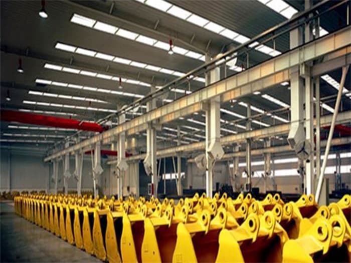 新民徐工集团挖掘机装配车间